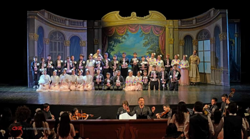 Grande successo al Politeama di Catanzaro per “La Traviata” portata in scena con i coridi duecento studenti
