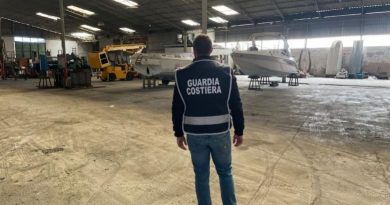 Guardia Costiera Crotone sequestra attività commerciale di oltre 10.000 MQ