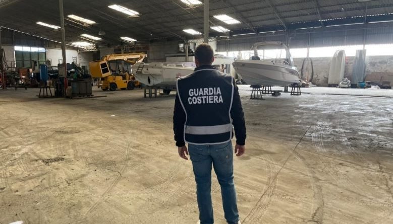 Guardia Costiera Crotone sequestra attività commerciale di oltre 10.000 MQ