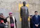 VIDEO – Inaugurato a Cariati il Monumento a Mons. Alessandro Vitetti: Un Omaggio alla Sua Eredità Spirituale
