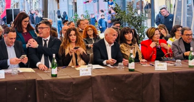 Cosenza Celebra il Cioccolato: Un Trionfo di Gusto e Tradizione Cosenza Celebra il Cioccolato: Un Trionfo di Gusto e Tradizione