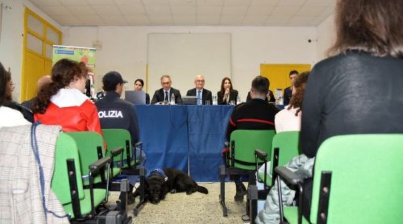 La Polizia di Stato in Dialogo con i Giovani: Un Incontro per la Legalità a Catanzaro