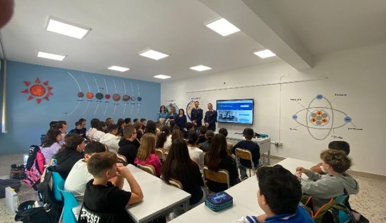 Sicurezza Online: La Polizia di Stato Incontra gli Studenti di Rocca di Neto
