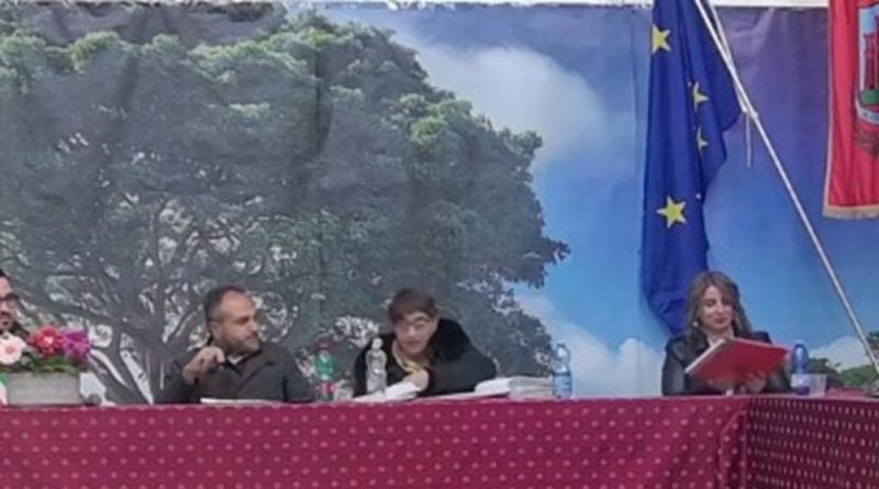 Petilia Policastro: Il Sindaco e la Maggioranza Richiedono le Dimissioni del Consigliere Scordamaglia