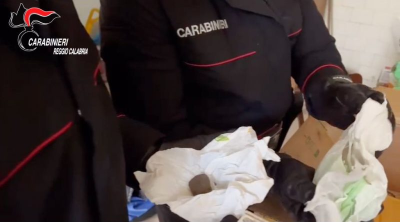 VIDEO – Arrestato un 54enne a Reggio Calabria: sequestrate sostanze stupefacenti