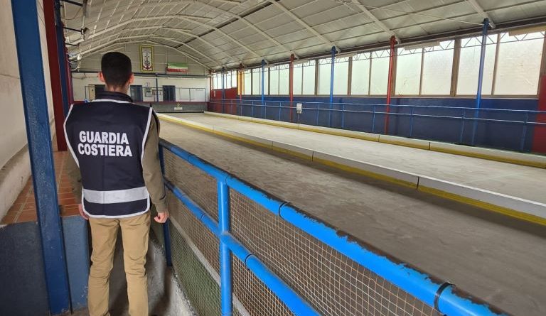 Abuso di Demanio Marittimo a Crotone: Sequestrato un Immobile Sportivo