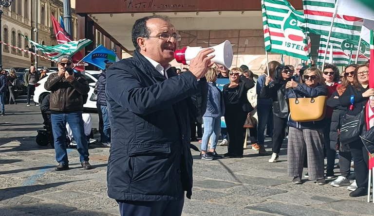 Vertenza Telecontact: Enzo Bruno in Prima Linea con i Lavoratori