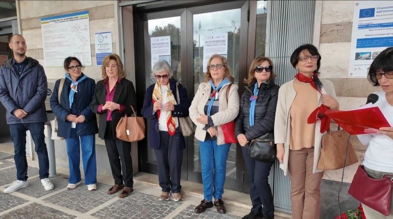 VIDEO – Cerimonia di Commemorazione per la Tragedia Ferroviaria di Crotone: Un Ricordo che Vive nel Tempo e una Richiesta di Maggiore Sicurezza