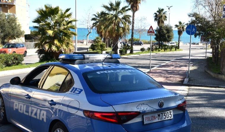 Arrestati Due Spacciatori a Crotone: Operazione della Polizia di Stato