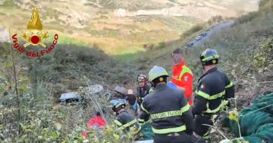 VIDEO – Incidente mortale nelle campagne crotonesi tra Pallagorio e Casabona 2 morti e 2 feriti gravi: trattore precipita in burrone