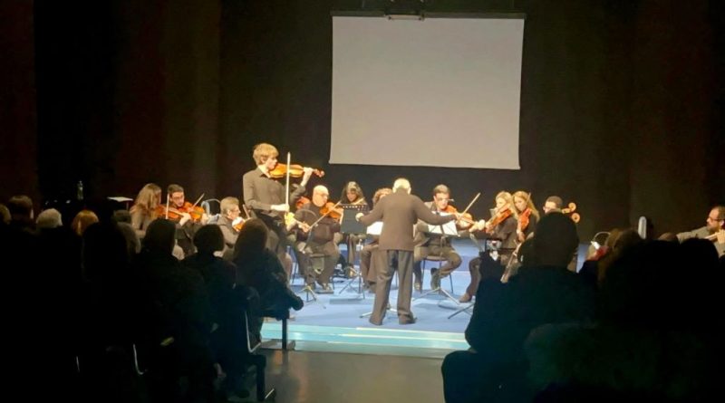 Grande successo a Crotone per l’esibizione del giovane violinista Austin Webster Perks Winston