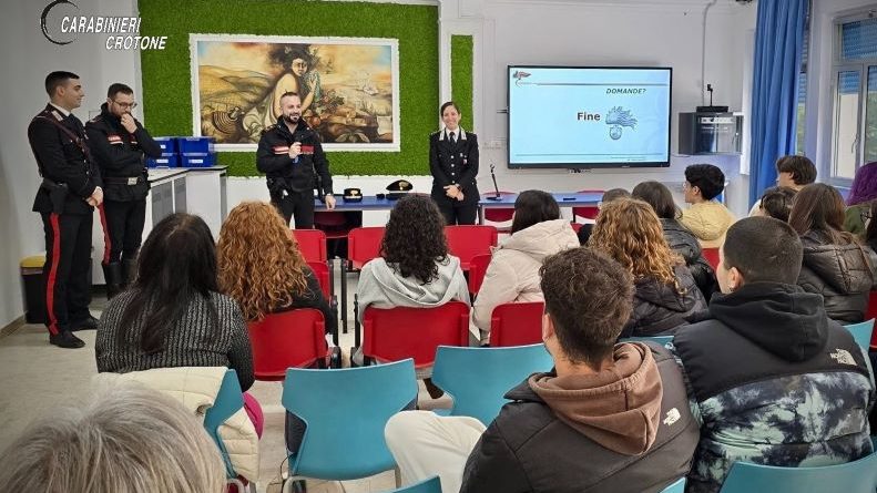 CIRÒ (KR): Giornate di Legalità con i Carabinieri