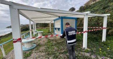 Sequestrate due strutture balneari abusive a Le Cannella, Isola Capo Rizzuto