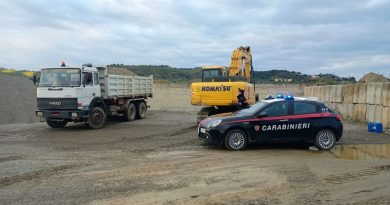 Cirò Marina: denunciati due uomini per presunto prelievo illecito di ghiaia dal fiume Lipuda