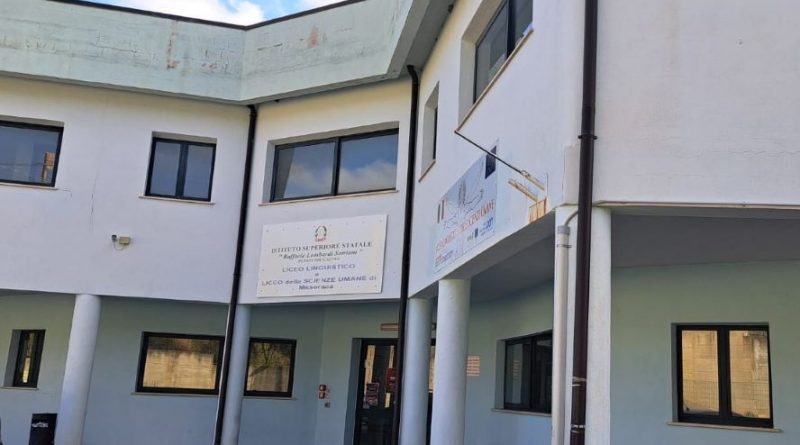 Mesoraca, liceo al gelo: 303 studenti senza riscaldamento, Coordinamento Docenti denuncia grave violazione dei diritti Mesoraca, liceo al gelo: 303 studenti senza riscaldamento, Coordinamento Docenti denuncia grave violazione dei diritti