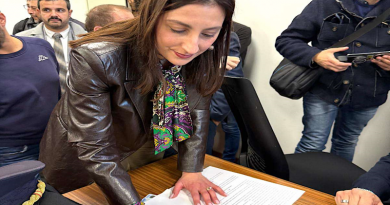 Nella Cittadella regionale di Catanzaro, Claudia Loria firma il suo primo atto istituzionale Nella Cittadella regionale di Catanzaro, Claudia Loria firma il suo primo atto istituzionale