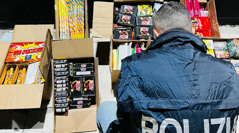 Crotone: la Polizia di Stato intensifica i controlli e sequestra botti pirotecnici Crotone: la Polizia di Stato intensifica i controlli e sequestra botti pirotecnici
