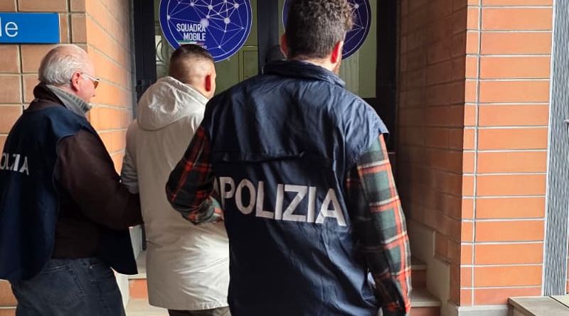 La Polizia di Stato risponde immediatamente ad una rapina aggravata a mano armata. Eseguita ordinanza di custodia cautelare in carcere nei confronti del rapinatore