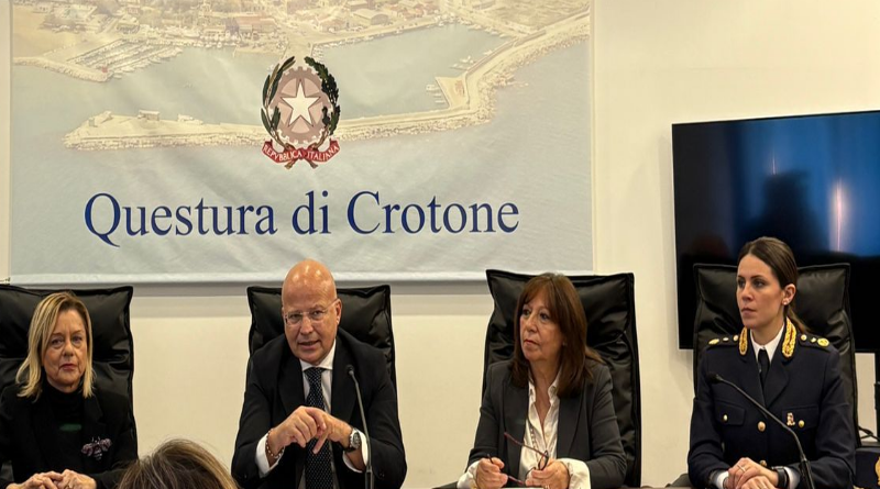 Crotone: la Polizia di Stato sottoscrive il protocollo con l’Osservatorio nazionale sul diritto di famiglia a tutela delle vittime della violenza di genere