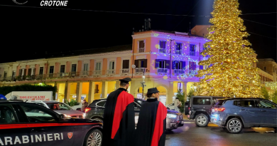 CROTONE: L’ARMA DEI CARABINIERI NEL CENTRO DEL CAPOLUOGO PITAGORICO IN VISTA DELLE FESTIVITÀ