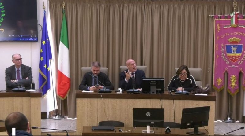 VIDEO – Crotone, il sindaco Voce traccia il bilancio di cinque anni: “Una città risanata e proiettata al futuro”