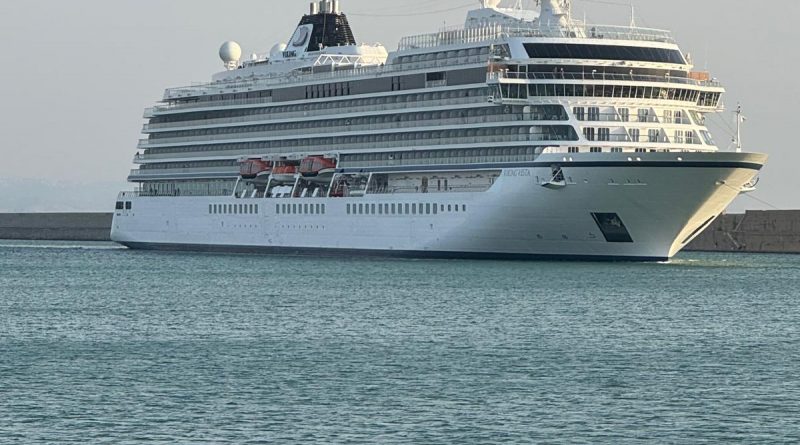 Con l’arrivo della Viking Vesta, ultima nave della stagione 2025, si chiude un anno record per la crocieristica a Crotone Con l’arrivo della Viking Vesta, ultima nave della stagione 2025, si chiude un anno record per la crocieristica a Crotone