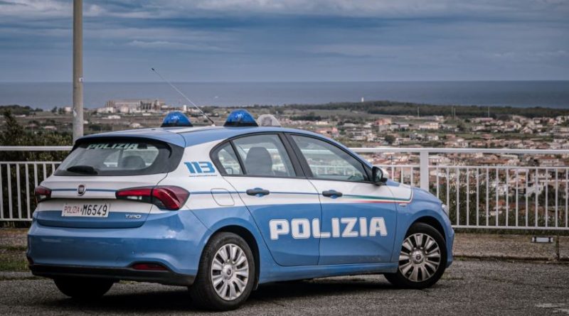 Crotone: La Polizia di Stato chiude due centri scommesse per prestiti irregolari