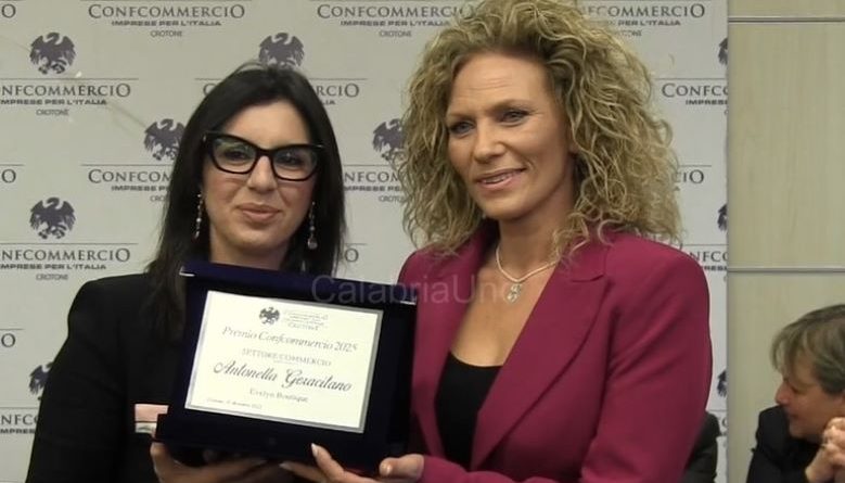 Video – Luce sulla città Confcommercio premia a Crotone le eccellenze del territorio Video – Luce sulla città Confcommercio premia a Crotone le eccellenze del territorio