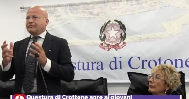 VIDEO – La Questura di Crotone rafforza il rapporto con i giovani con il progetto “Legalità partecipata” VIDEO – La Questura di Crotone rafforza il rapporto con i giovani con il progetto “Legalità partecipata”