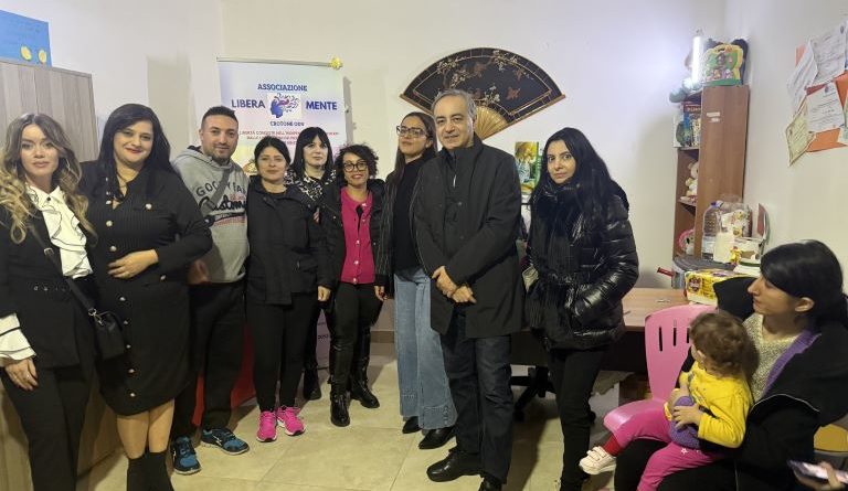 Grande successo l’iniziativa “L’Albero dei Desideri”: un ponte di inclusione e speranza per la città di Crotone