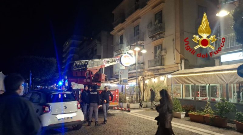 Vigili del Fuoco domano incendio in appartamento sul lungomare di Crotone