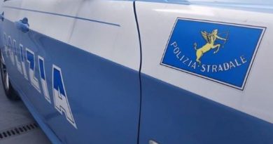 Tragedia Sfiorata sull’A2: Guida Contromano Ubriaco, Fermato dalla Polizia Stradale