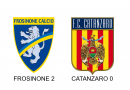 Il Catanzaro lotta ma cede in dieci: una beffa nel finale a Frosinone