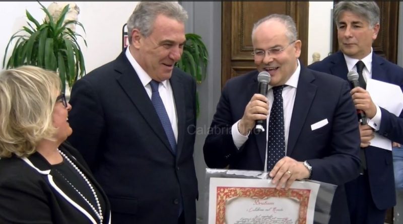 VIDEO – In Campidoglio il prestigioso riconoscimento dell’Associazione Brutium al Maestro orafo Michele Affidato che, con la sua arte, onora la Calabria nel mondo