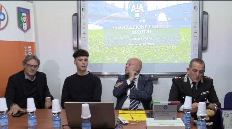 VIDEO – Istituzioni e Sport dicono No alla violenza – Incontro a Crotone promosso dalla Sezione A.I.A. “G. Cosentino” per contrastare la violenza nel calcio