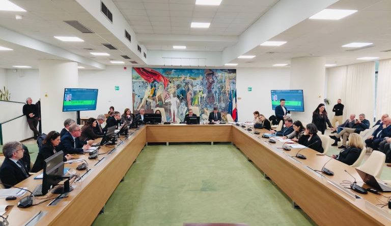 Regione: riunione in IV Commissione su Piano d’ Assetto Idreogeologico. Ferrari: “Norme chiare e tavoli permanenti. La Calabria apripista nazionale” Regione: riunione in IV Commissione su Piano d’ Assetto Idreogeologico. Ferrari: “Norme chiare e tavoli permanenti. La Calabria apripista nazionale”