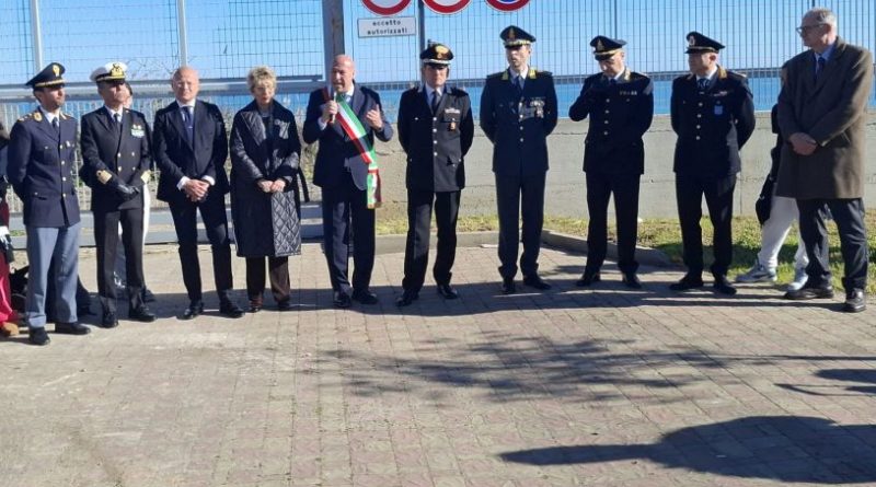 VIDEO – Crotone non dimentica: cerimonia per le vittime di Steccato di Cutro