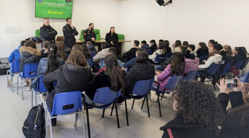 Condofuri (RC): i Carabinieri incontrano gli studenti per discutere di bullismo e cyberbullismo