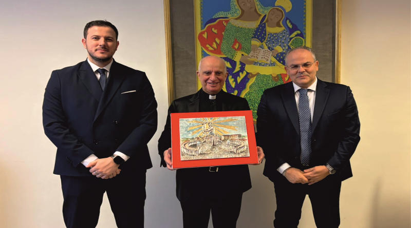 Il dono di Michele Affidato a Mons. Rino Fisichella: un bassorilievo per custodire la speranza giubilare