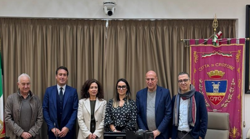 VIDEO – Crotone Sala Consiliare “Falcone e Borsellino”: Conferenza Stampa di presentazione della Stagione Crocieristica 2026.