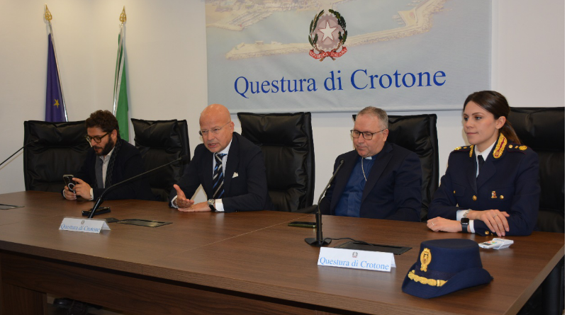Crotone: La Polizia di Stato ospita il dibattito sul ruolo del sacerdote nella lotta alla mafia