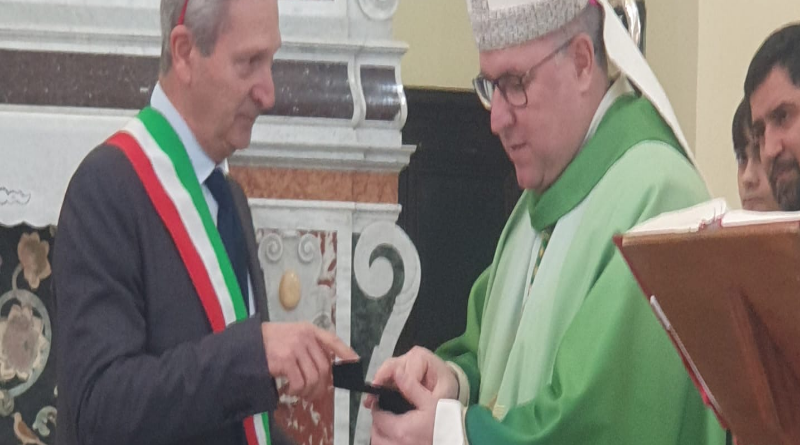 Cirò celebra l’unione di fede e scienza con il Vescovo Torriani