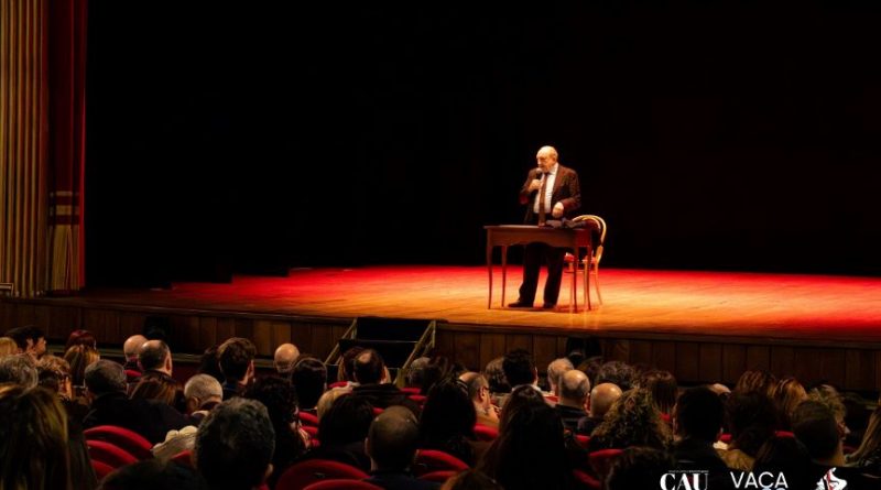 Caudex Oltre incanta Lamezia: Umberto Galimberti decostruisce le certezze del nostro tempo