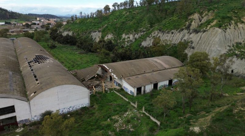 Crotone, crolla copertura in amianto agli ex Mercati Generali: è allarme sanitario- il 5 Febbraio Flash Mob