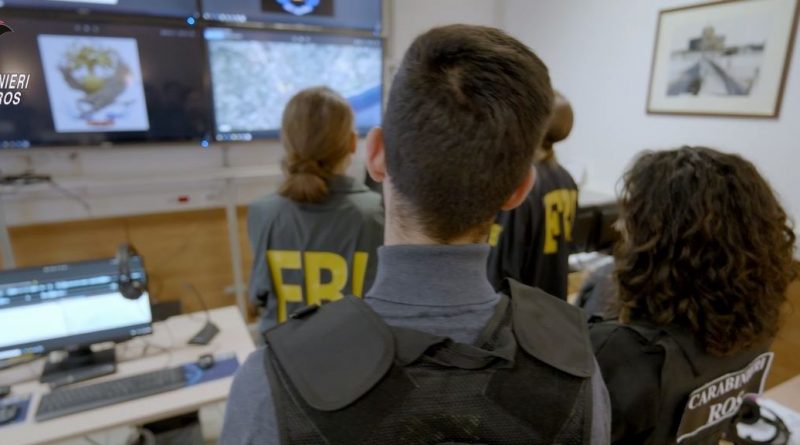 ‘Ndrangheta, scacco alla cosca Commisso: 7 arresti tra la Calabria e gli USA grazie alla cooperazione con l’FBI