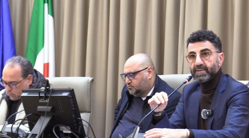 VIDEO – Crotone: Si accende il confronto sul futuro dei lavoratori del servizio di digitalizzazione