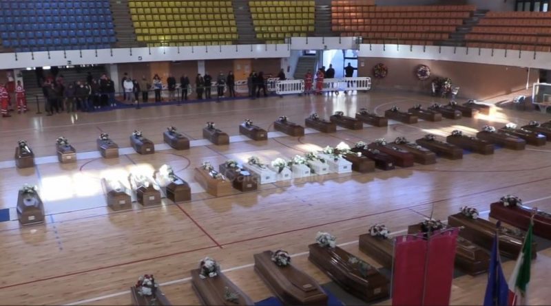 Naufragio di Cutro, la rivelazione in aula: “La Finanza sapeva dei migranti a bordo ore prima della strage” Naufragio di Cutro, la rivelazione in aula: “La Finanza sapeva dei migranti a bordo ore prima della strage”