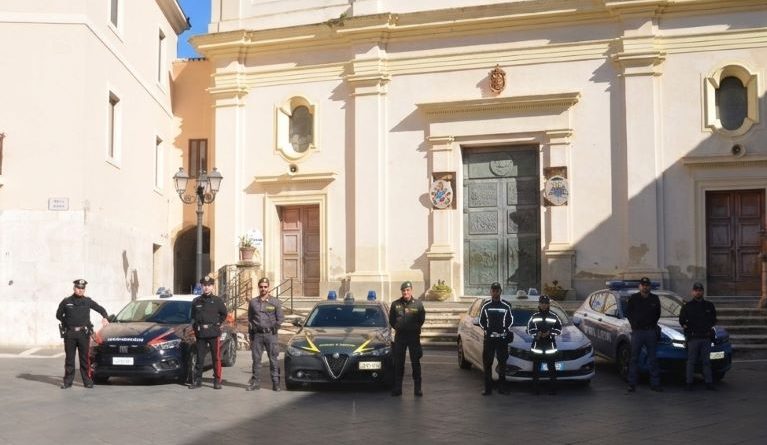 Operazione ‘Focus ‘Ndrangheta’ nel Crotonese: Cibo senza Tracciabilità e Gravi Carenze Igieniche, Chiuso un Ristorante. Raffica di Sanzioni.