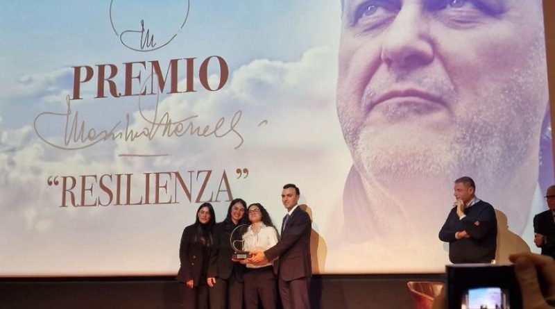 “Sport e Resilienza nell’Era Digitale: Il Congresso del Marrelli Hospital Premia la Giovane Calciatrice Teresa Russo”