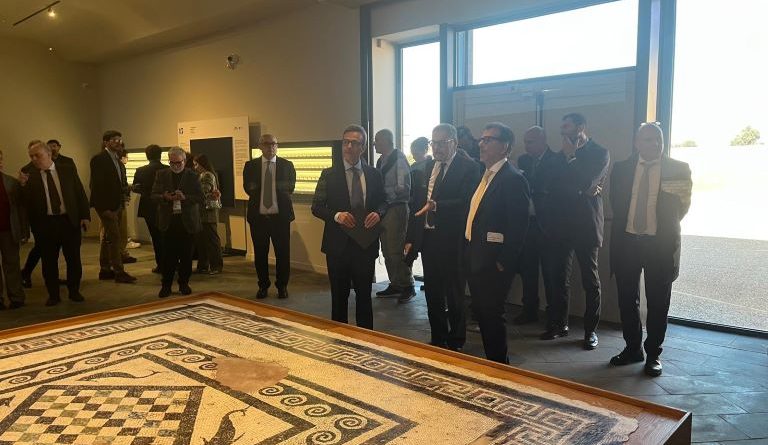 VIDEO – Capo Colonna, inaugurato il nuovo allestimento del Museo Nazionale: l’archeologia del Santuario di Hera tra storia e inclusione